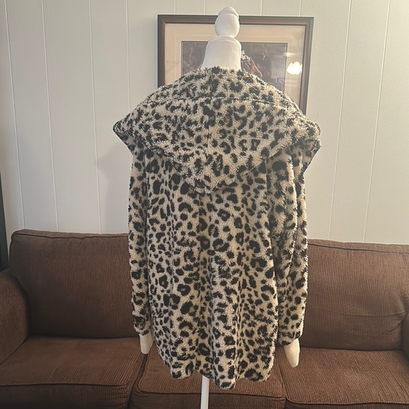 Hem & Thread Black and White Teddy Jacket - Picture 3 of 6